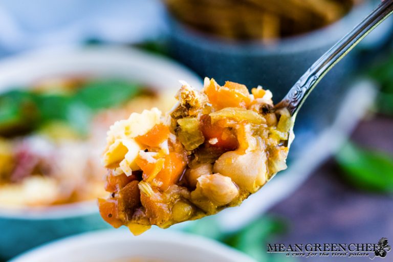 Spoonful of Pasta e Fagioli up close.